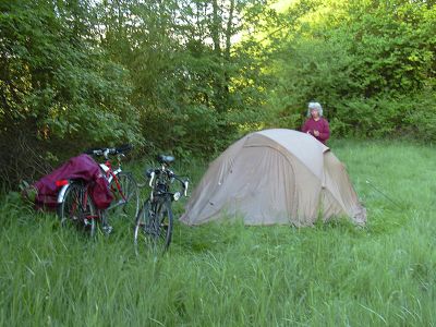 Not many campings nearby our canal route made us to camp free