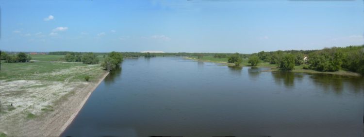 The Mittellandcanal aquaduct over the river Elbe, here below.