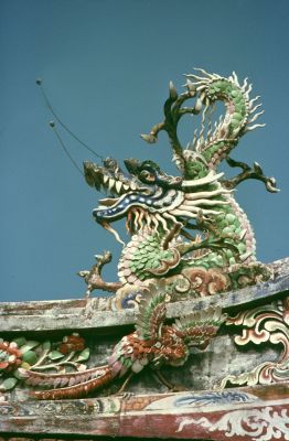 Three main religions: dragon on a Chinese tempel