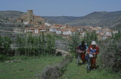 Spain: a small footpath led to the footprints of a dinosaur
