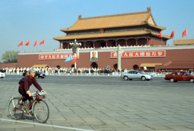 Of the hordes of Chinese cyclists only this Dutch remained.