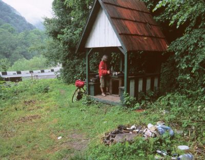 As on most places in the world, near to picnicspots you will find heaps of rubbish, animals taken advantage of it.