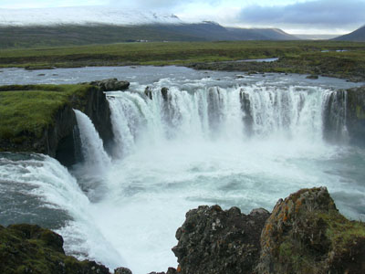 The Goðfoss looks like a mini Niagara Falls