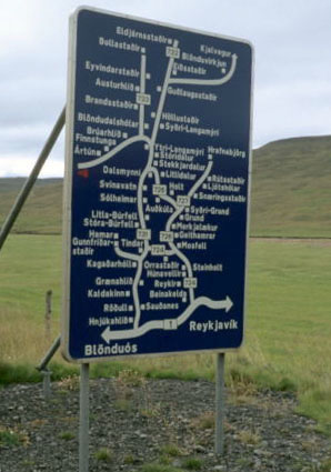 a plan of farms and settlements on each side road