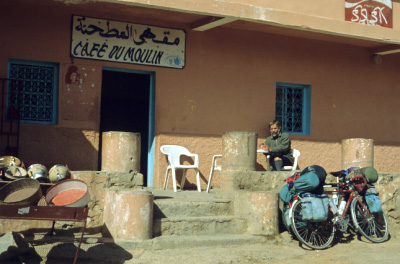 Drinking tea in a setting we were so much acquainted with years ago, gave us the feeling of continuing our wordtravels