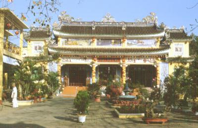 The temples reflect the Chinese roots or influence